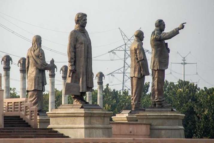 ‘लोगों की इच्छा का मान रखने के लिए बनवाई प्रतिमाएं’ ‘लोगों की इच्छा का मान रखने के लिए बनवाई प्रतिमाएं’- India TV