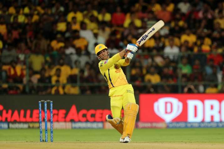 IPL 2019, RCB vs CSK: एमएस धोनी की विस्फोटक फिफ्टी बेकार, सांसें रोक देने वाले मुकाबले में एक रन से IPL 2019, RCB vs CSK: एमएस धोनी की विस्फोटक फिफ्टी बेकार, सांसें रोक देने वाले मुकाबले में एक रन से - India TV