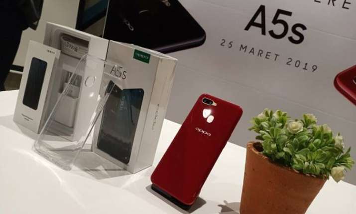 OPPO unveils the new A5s with a water drop screen OPPO unveils the new A5s with a water drop screen - India TV Paisa