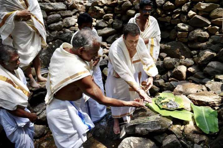 Congress President Rahul Gandhi offers prayers at... Congress President Rahul Gandhi offers prayers at...- India TV