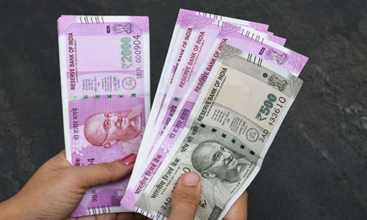 Rupee snaps 3-day losing streak Rupee snaps 3-day losing streak- India TV Paisa