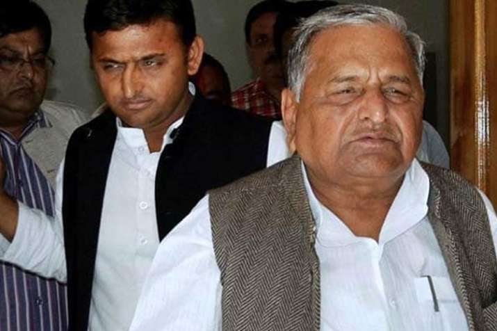अगर कांग्रेस 'धोखेबाज' है तो सपा ने दस साल क्यों किया संप्रग सरकार का समर्थन अगर कांग्रेस 'धोखेबाज' है तो सपा ने दस साल क्यों किया संप्रग सरकार का समर्थन- India TV