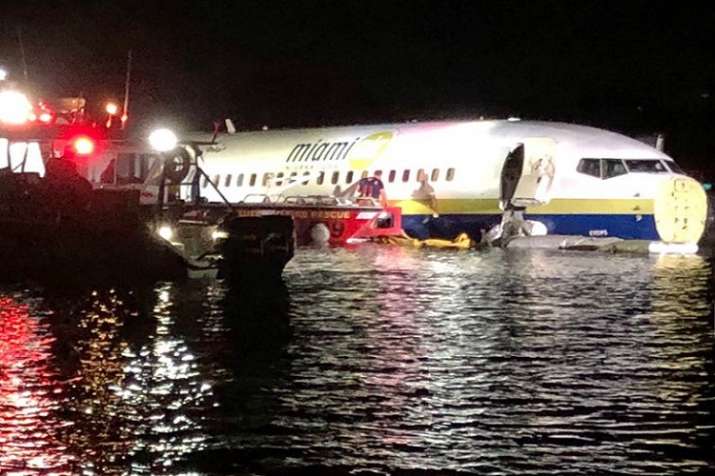 Boeing 737 goes into Florida river with 136 on board, no... Boeing 737 goes into Florida river with 136 on board, no...- India TV