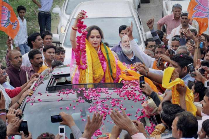 15 फीसदी महिला उम्मीदवारों पर आपराधिक मामले, हेमा मालिनी सर्वाधिक धनी: एडीआर 15 फीसदी महिला उम्मीदवारों पर आपराधिक मामले, हेमा मालिनी सर्वाधिक धनी: एडीआर- India TV