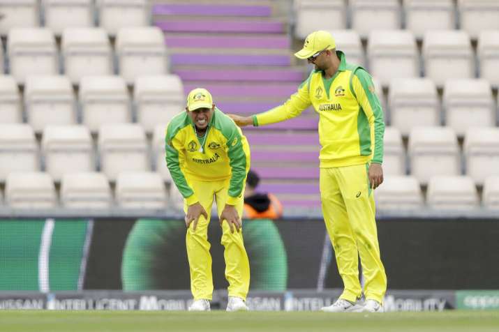 World Cup 2019: ऑस्ट्रेलिया को लगा बड़ा झटका! अभ्यास मैच के दौरान चोटिल हुए उस्मान ख्वाजा World Cup 2019: ऑस्ट्रेलिया को लगा बड़ा झटका! अभ्यास मैच के दौरान चोटिल हुए उस्मान ख्वाजा - India TV