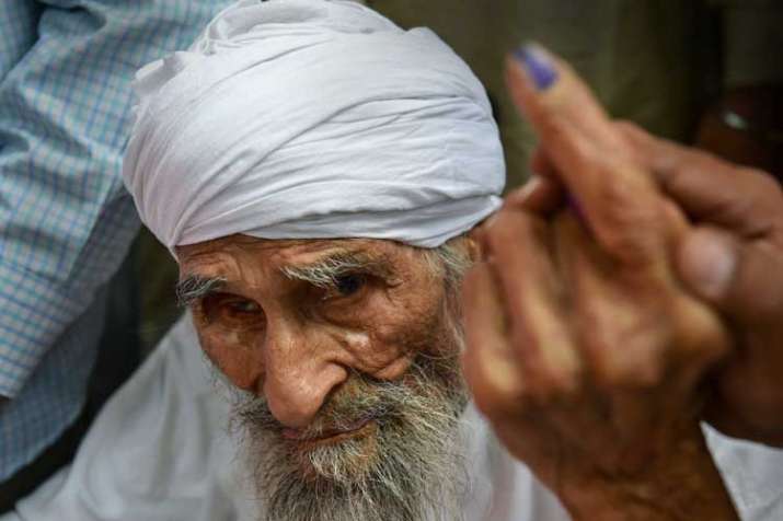 Bachan Singh ,111, the oldest voter in Delhi, leaves the... Bachan Singh ,111, the oldest voter in Delhi, leaves the...- India TV