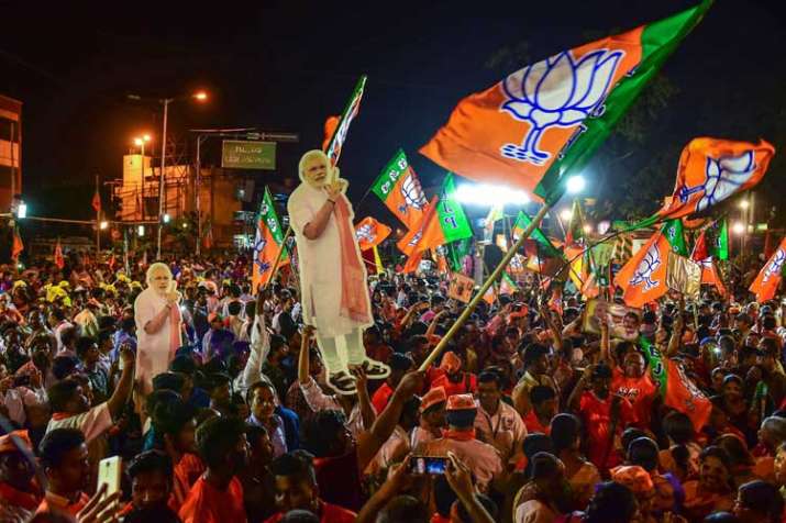 Adityanath cites Lohia's `prediction', suggests Modi... Adityanath cites Lohia's `prediction', suggests Modi...- India TV