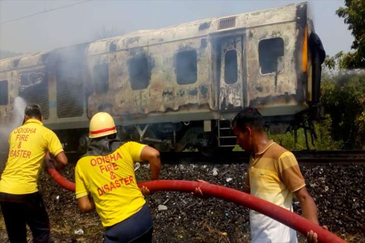 Fire breaks out in Rajdhani Express Fire breaks out in Rajdhani Express- India TV