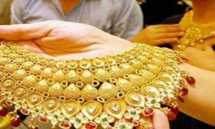 Gold continues to fall for 4th day, slides Rs 150 Gold continues to fall for 4th day, slides Rs 150- India TV Paisa