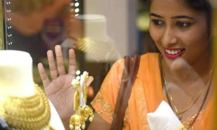 Gold prices remain flat; silver gains Rs 380 on increased offtake Gold prices remain flat; silver gains Rs 380 on increased offtake- India TV Paisa
