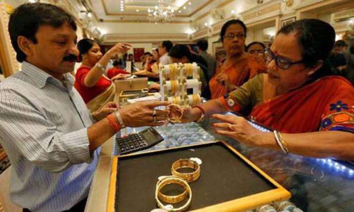 Gold rises on jewellers' buying Gold rises on jewellers' buying- India TV Paisa