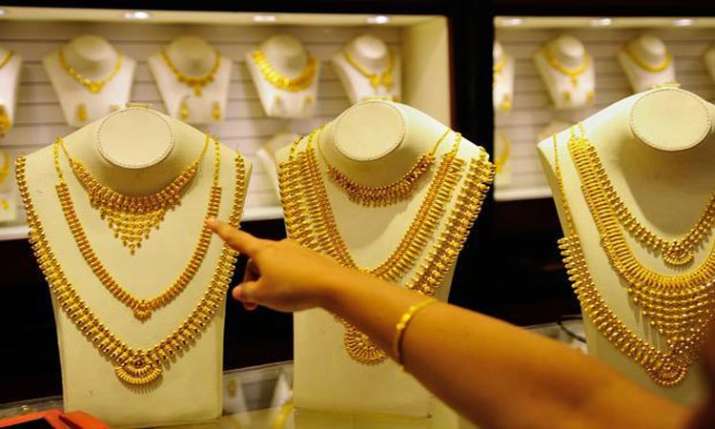 Gold rises for 2nd day, surges Rs 150 to Rs 33,020 Gold rises for 2nd day, surges Rs 150 to Rs 33,020- India TV Paisa
