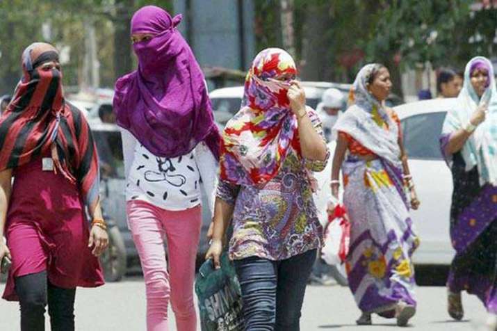 Delhi reels under intense heat as mercury touches 43 degrees Delhi reels under intense heat as mercury touches 43 degrees- India TV