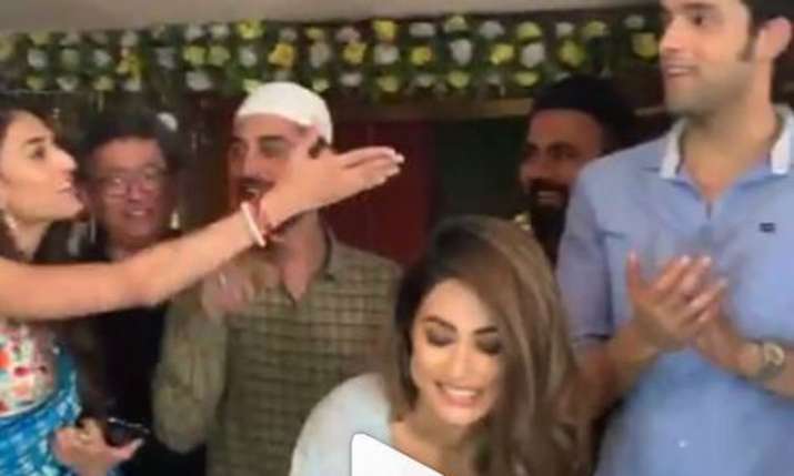 Hina Khan's last day of shoot on the sets of Kasautii Zindagii Kay 2 Hina Khan's last day of shoot on the sets of Kasautii Zindagii Kay 2- India TV