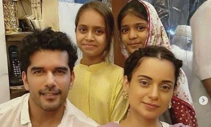 Kangana Ranaut relishes the Eid festivities at the iftar party with friend Taher Shabbir and sister Kangana Ranaut relishes the Eid festivities at the iftar party with friend Taher Shabbir and sister - India TV