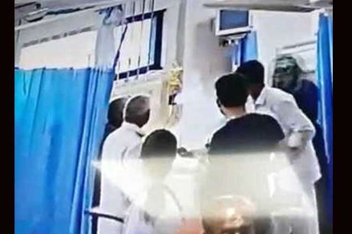 महिला ने खाया जहरीला... महिला ने खाया जहरीला...- India TV