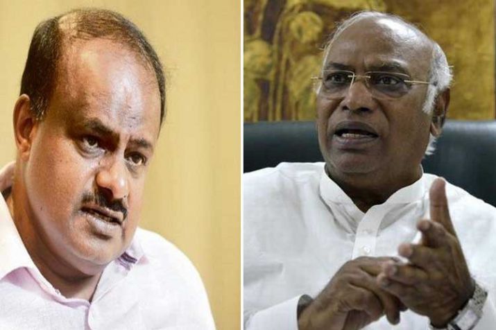 Karnataka CM H D Kumaraswamy, Siddaramaiah locked in... Karnataka CM H D Kumaraswamy, Siddaramaiah locked in...- India TV