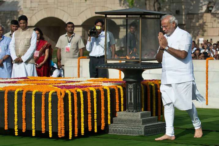 मोदी ने शपथ ग्रहण से पहले बापू-अटल को दी श्रद्धांजलि, युद्ध स्मारक पर शहीदों को किया नमन मोदी ने शपथ ग्रहण से पहले बापू-अटल को दी श्रद्धांजलि, युद्ध स्मारक पर शहीदों को किया नमन- India TV