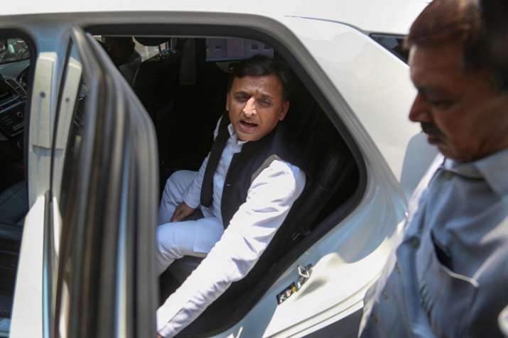 Akhilesh Yadav meets party leaders and Akhilesh Yadav meets party leaders and - India TV
