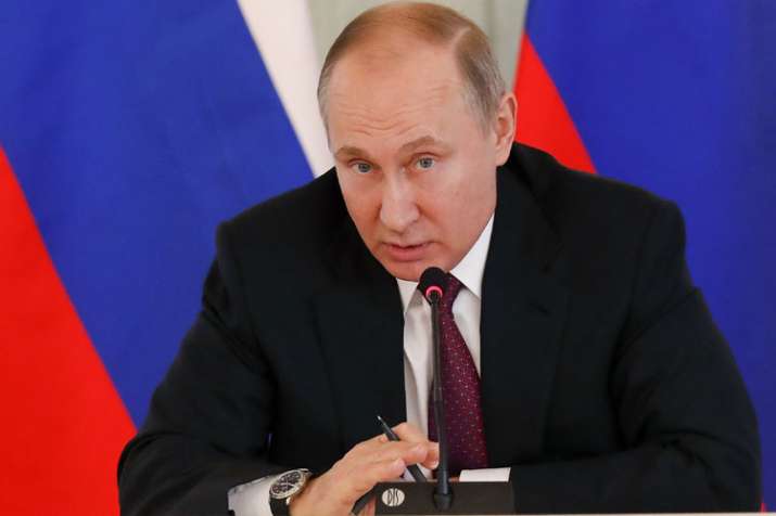 Russian President Vladimir Putin scored eight ice hockey goals and then fell on his face Russian President Vladimir Putin scored eight ice hockey goals and then fell on his face- India TV