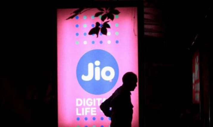 Jio is working on a super app that will provide over 100 services at one platform Jio is working on a super app that will provide over 100 services at one platform- India TV Paisa