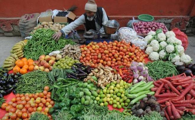 Retail inflation inches up to 2.92 pc in Apr, may rise to 4% in FY20 Retail inflation inches up to 2.92 pc in Apr, may rise to 4% in FY20 - India TV Paisa