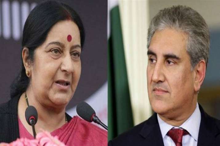 Sushma Swaraj, Shah Mehmood Qureshi sit next to each other at SCO meeting Sushma Swaraj, Shah Mehmood Qureshi sit next to each other at SCO meeting - India TV