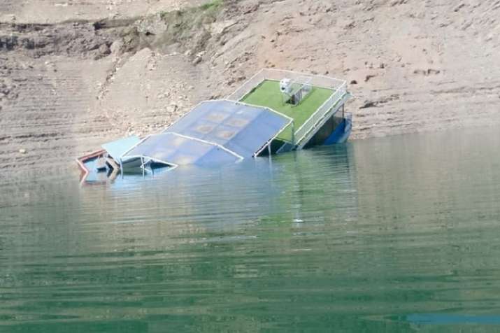 Part of floating restaurant submerges in Tehri Lake Part of floating restaurant submerges in Tehri Lake- India TV
