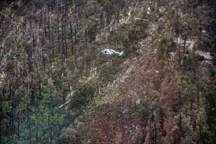 Rescue team members retrieved from AN-32 aircraft crash... Rescue team members retrieved from AN-32 aircraft crash...- India TV