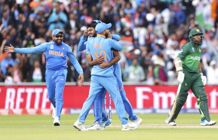 वर्ल्ड कप 2019: मैदान पर वर्ल्ड चैंपियन बना इंग्लैंड, ट्विटर पर टीम इंडिया ने मारी बाजी वर्ल्ड कप 2019: मैदान पर वर्ल्ड चैंपियन बना इंग्लैंड, ट्विटर पर टीम इंडिया ने मारी बाजी- India TV