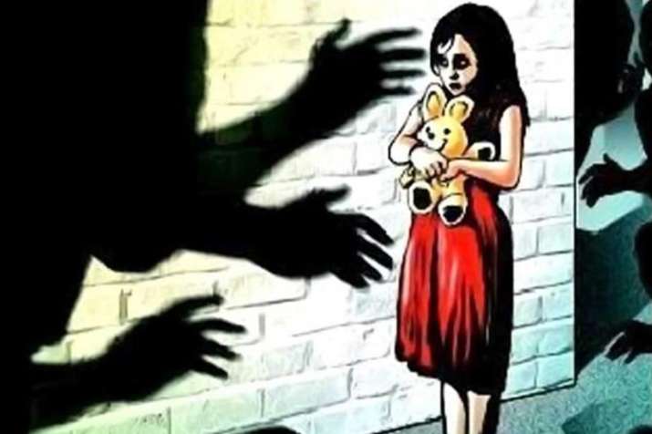 यूपी में 40 साल के शख्स ने की 8 साल की मासूम से दरिंदगी, घुमाने के बहाने दिया रेप को अंजाम यूपी में 40 साल के शख्स ने की 8 साल की मासूम से दरिंदगी, घुमाने के बहाने दिया रेप को अंजाम- India TV