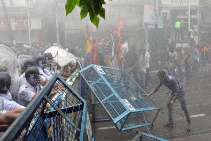 राज्यपाल की बैठक से पहले बीजेपी की मांग, बंगाल में हिंसा पर दखल दे केंद्र सरकार राज्यपाल की बैठक से पहले बीजेपी की मांग, बंगाल में हिंसा पर दखल दे केंद्र सरकार- India TV