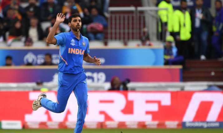 IND vs PAK: बीच मैच में आई भारत के लिए बुरी खबर, गेंदबाजी नहीं कर पाएंगे चोटिल भुवनेश्वर कुमार IND vs PAK: बीच मैच में आई भारत के लिए बुरी खबर, गेंदबाजी नहीं कर पाएंगे चोटिल भुवनेश्वर कुमार- India TV