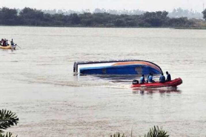 5 missing in boat collapse 5 missing in boat collapse- India TV