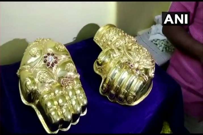 devotee to donate 6 kilo gold jewelry worth over 2.25... devotee to donate 6 kilo gold jewelry worth over 2.25...- India TV Paisa