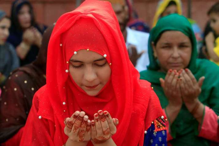 देश भर में धूमधाम से मनाया जा रहा है ईद, राष्ट्रपति ने दी देशवासियों को शुभकामनाएं देश भर में धूमधाम से मनाया जा रहा है ईद, राष्ट्रपति ने दी देशवासियों को शुभकामनाएं- India TV