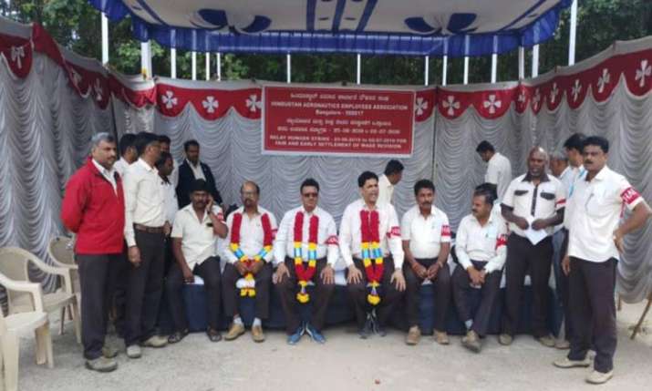 HAL workers go on indefinite relay hunger strike HAL workers go on indefinite relay hunger strike - India TV Paisa