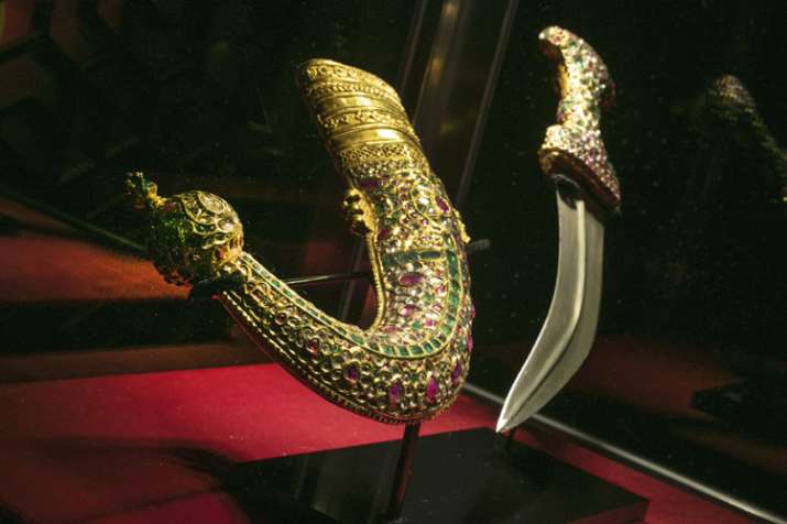 gold-mounted dagger and scabbard, of the Nizam of Hyderabad gold-mounted dagger and scabbard, of the Nizam of Hyderabad- India TV