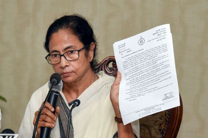 Howrah: West Bengal Chief Minister Mamata Banerjee interacts with media over the ongoing doctor's st Howrah: West Bengal Chief Minister Mamata Banerjee interacts with media over the ongoing doctor's st- India TV