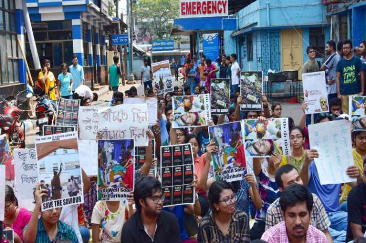 Central govt seeks report from WB govt on doctors' strike Central govt seeks report from WB govt on doctors' strike- India TV