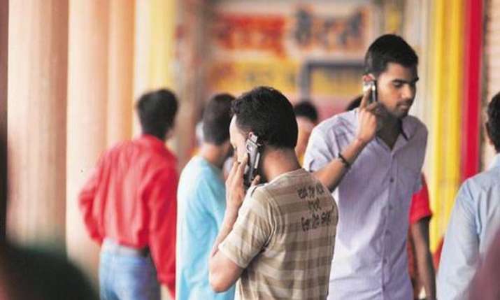 TRAI chief allays concerns on dip in mobile user base TRAI chief allays concerns on dip in mobile user base- India TV Paisa