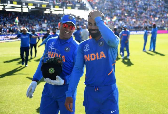 इंग्लैंड के खिलाफ अहम मुकाबले से पहले कोहली ने धोनी और विजय शंकर का किया बचाव इंग्लैंड के खिलाफ अहम मुकाबले से पहले कोहली ने धोनी और विजय शंकर का किया बचाव- India TV