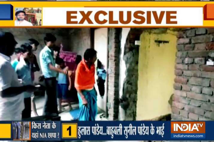 बिहार में कितने नेताओं के पास है AK-47? दीवार तोड़ी, AC उखाड़ा फिर भी नहीं मिले ‘असॉल्ट राइफल’ बिहार में कितने नेताओं के पास है AK-47? दीवार तोड़ी, AC उखाड़ा फिर भी नहीं मिले ‘असॉल्ट राइफल’- India TV