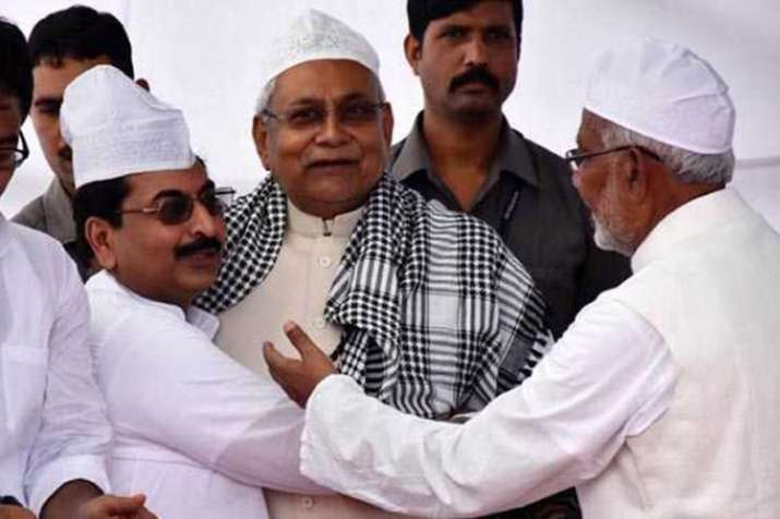बिहार में ईद की धूम, पटना के गांधी मैदान पहुंचकर नीतीश ने दी ईद की मुबारकबाद बिहार में ईद की धूम, पटना के गांधी मैदान पहुंचकर नीतीश ने दी ईद की मुबारकबाद- India TV