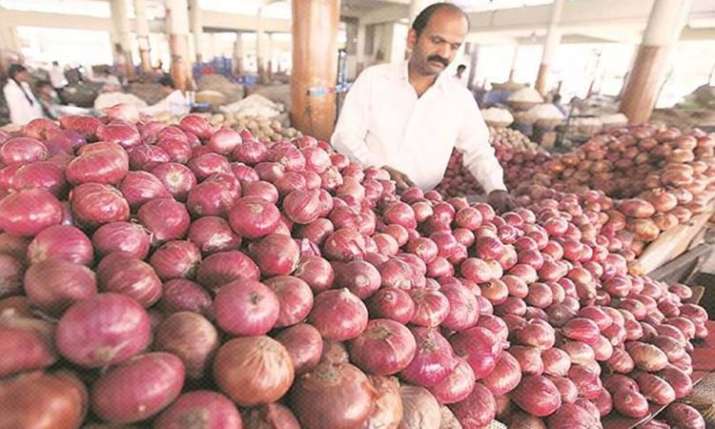 Govt creating 50,000 tonne of onion buffer to curb price rise Govt creating 50,000 tonne of onion buffer to curb price rise- India TV Paisa