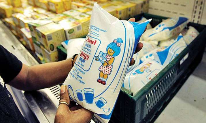 Maharashtra: consumers to pay 50 paisa as deposit on every plastic Milk bag Maharashtra: consumers to pay 50 paisa as deposit on every plastic Milk bag - India TV Paisa