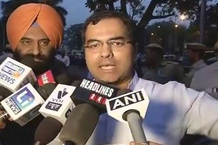 बीजेपी सांसद प्रवेश वर्मा का बड़ा बयान, कहा-दिल्ली में मची है मस्जिद बनाने की होड़ बीजेपी सांसद प्रवेश वर्मा का बड़ा बयान, कहा-दिल्ली में मची है मस्जिद बनाने की होड़- India TV