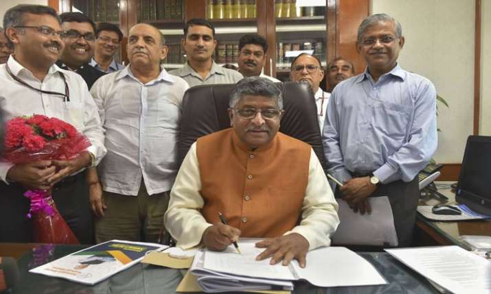 Telecom spectrum auction to be held this year, says ravi shankar Prasad Telecom spectrum auction to be held this year, says ravi shankar Prasad- India TV Paisa