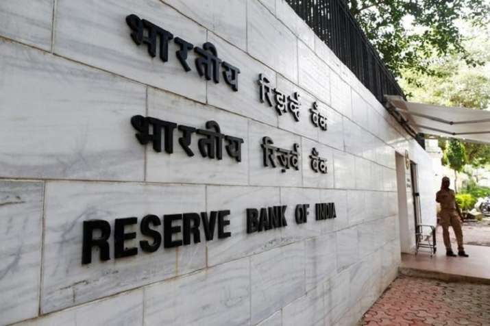 rbi governor Shaktikanta Das says that clear signs of economy losing traction rbi governor Shaktikanta Das says that clear signs of economy losing traction- India TV Paisa