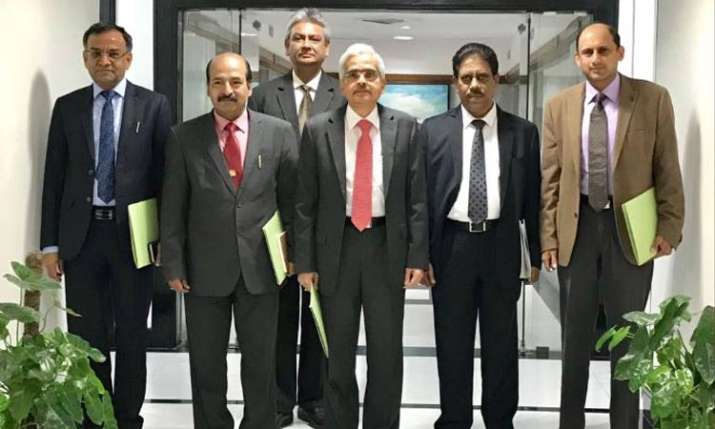 RBI cuts rate by 25 basis points to 5.75% for third time in a row RBI cuts rate by 25 basis points to 5.75% for third time in a row - India TV Paisa